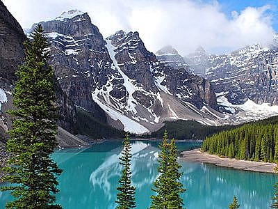 Lac Moraine dans le parc national de Banff en Alberta au Canada